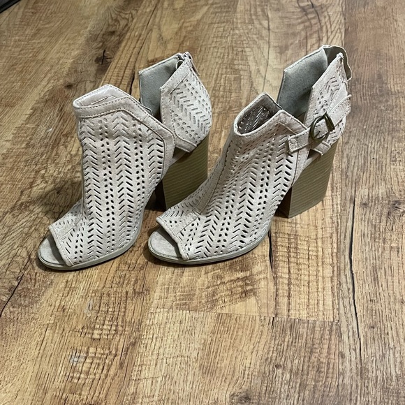 Charlotte Russe Tan Heeled Open Toe Booties - Picture 2 of 11